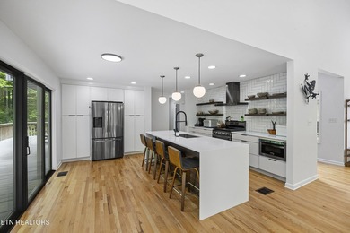 FRESH NEW PRICE AND A BRAND NEW DECK! Stunning mid-century - photo 13