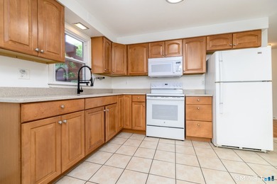Excellent opportunity to own a well-maintained two-family home - photo 17