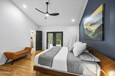 FRESH NEW PRICE AND A BRAND NEW DECK! Stunning mid-century - photo 17