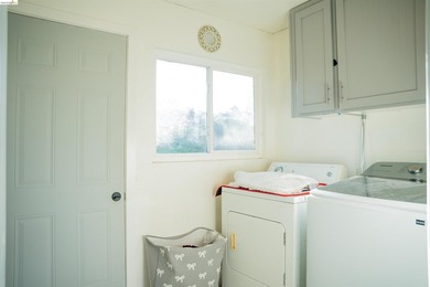 Beautifully updated 3-bedroom, 2-bathroom home offering 1,558 sq - photo 21