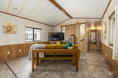 Tucked into a quiet, well maintained neighborhood with low HOA - photo 5