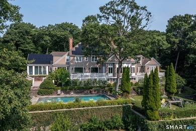 Uber chic shingle-style in A+ location offering magnificent long - photo 1