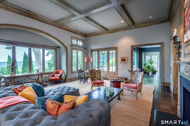 Uber chic shingle-style in A+ location offering magnificent long - photo 9