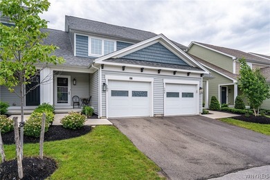 Stunning two-story luxury townhome with ultra convenient - photo 2