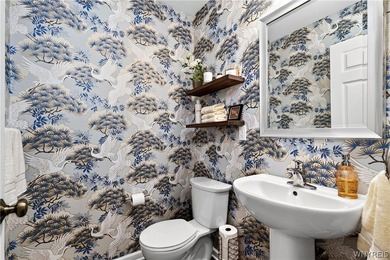 Stunning two-story luxury townhome with ultra convenient - photo 8