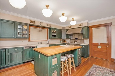 You will fall in love with this stunning colonial home in the - photo 10
