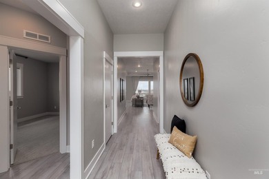 Welcome to your home with a view! This beautiful 3 bed, 2 bath - photo 5