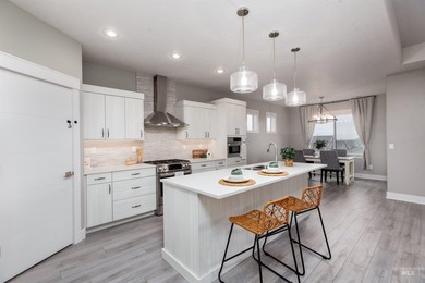 Welcome to your home with a view! This beautiful 3 bed, 2 bath - photo 9