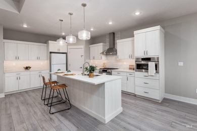 Welcome to your home with a view! This beautiful 3 bed, 2 bath - photo 10