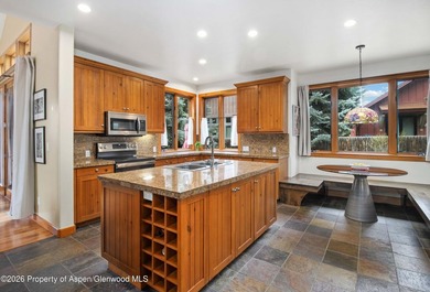 Enjoy the ease of a low-maintenance home in one of Carbondale's - photo 8
