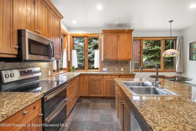Enjoy the ease of a low-maintenance home in one of Carbondale's - photo 9