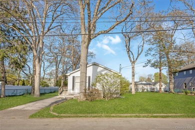 Beautiful prefab Ranch built in 1990, situated on a quiet - photo 2