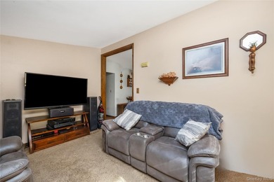 Beautiful prefab Ranch built in 1990, situated on a quiet - photo 7