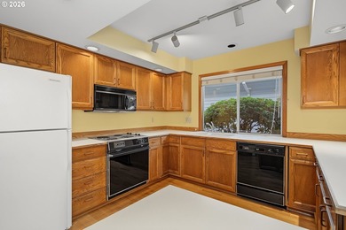 This property is situated on a premier golf course location - photo 14