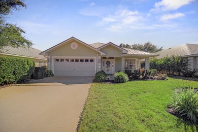 Set within the desirable Driftwood Estates community of Santa - photo 1