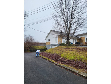 Duplex one Block from three New Restaurants.. Minutes from - photo 3