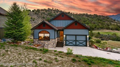 This inviting home features panoramic mountain views and a - photo 1