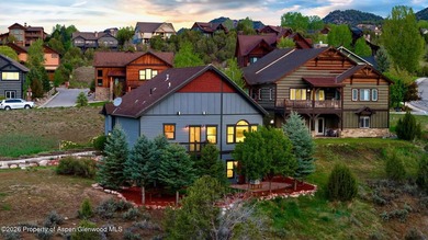 This inviting home features panoramic mountain views and a - photo 3