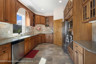This inviting home features panoramic mountain views and a - photo 4