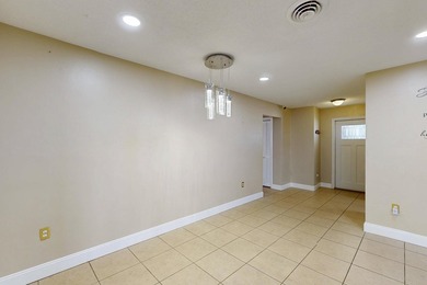 Welcome to this charming three-bedroom, two-bathroom - photo 13