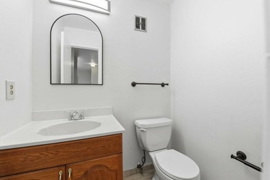 Welcome to a charming 2-bedroom, 1.5-bathroom home located in - photo 18