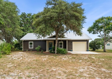 (private lake, pond, creek) Home For Sale in Hawthorne Florida