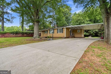 Welcome to 4130 McClure Drive in beautiful Oakwood, GA! This - photo 2