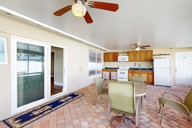 Welcome to this charming three-bedroom, two-bathroom - photo 30