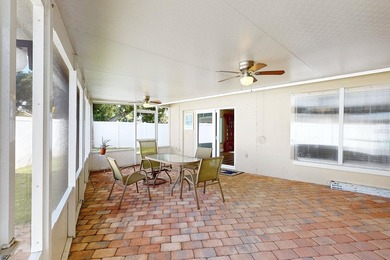 Welcome to this charming three-bedroom, two-bathroom - photo 31