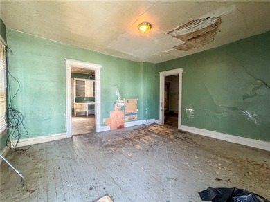 NO DELAYED NEGOTIATIONS - PRICED TO SELL - 5 BED / 1 BATH SINGLE - photo 3