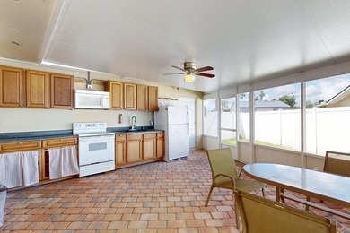 Welcome to this charming three-bedroom, two-bathroom - photo 33