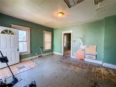 NO DELAYED NEGOTIATIONS - PRICED TO SELL - 5 BED / 1 BATH SINGLE - photo 4