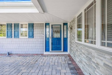 Spacious and well-maintained L-shaped ranch offering the perfect - photo 4