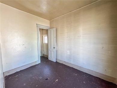 NO DELAYED NEGOTIATIONS - PRICED TO SELL - 5 BED / 1 BATH SINGLE - photo 8