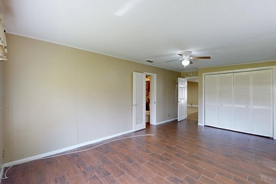 Welcome to this charming three-bedroom, two-bathroom - photo 38