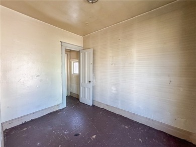 NO DELAYED NEGOTIATIONS - PRICED TO SELL - 5 BED / 1 BATH SINGLE - photo 9