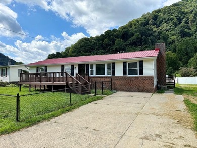Kanawha River Home For Sale in Mount Carbon West Virginia