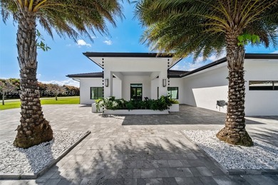 Welcome to Hacienda Moderna - a rare offering that blends - photo 2
