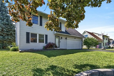 Some things are worth the wait! Welcome to 33 Loyalist Ave. This - photo 3