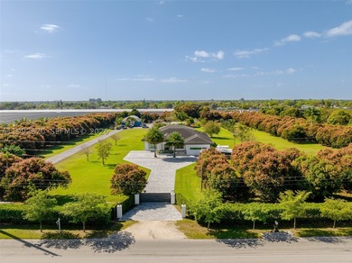 Welcome to Hacienda Moderna - a rare offering that blends - photo 3