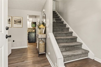 Some things are worth the wait! Welcome to 33 Loyalist Ave. This - photo 4