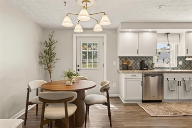 Some things are worth the wait! Welcome to 33 Loyalist Ave. This - photo 10