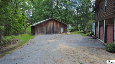 Rustic charm convenient to town! Check out this 4 bedroom, 3 - photo 14
