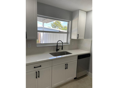 Welcome to this beautifully maintained 4-bedroom, 2-bathroom - photo 15