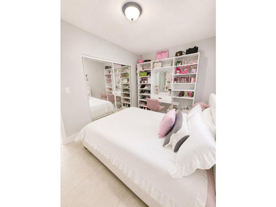 Welcome to this beautifully maintained 4-bedroom, 2-bathroom - photo 19