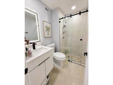 Welcome to this beautifully maintained 4-bedroom, 2-bathroom - photo 21