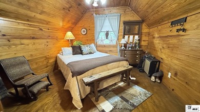Rustic charm convenient to town! Check out this 4 bedroom, 3 - photo 44