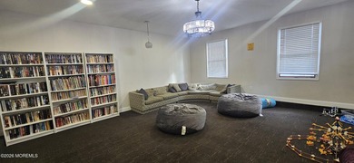 The Perfect Blend of Privacy & Elegance. Welcome home to this - photo 43