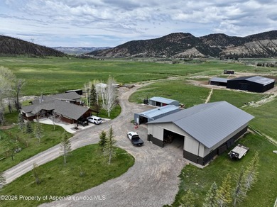 Experience unprecedented country living just 1.5 miles from - photo 2