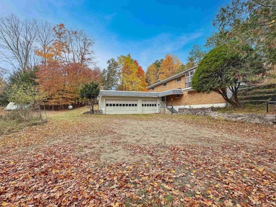 (private lake, pond, creek) Home For Sale in Escanaba Michigan